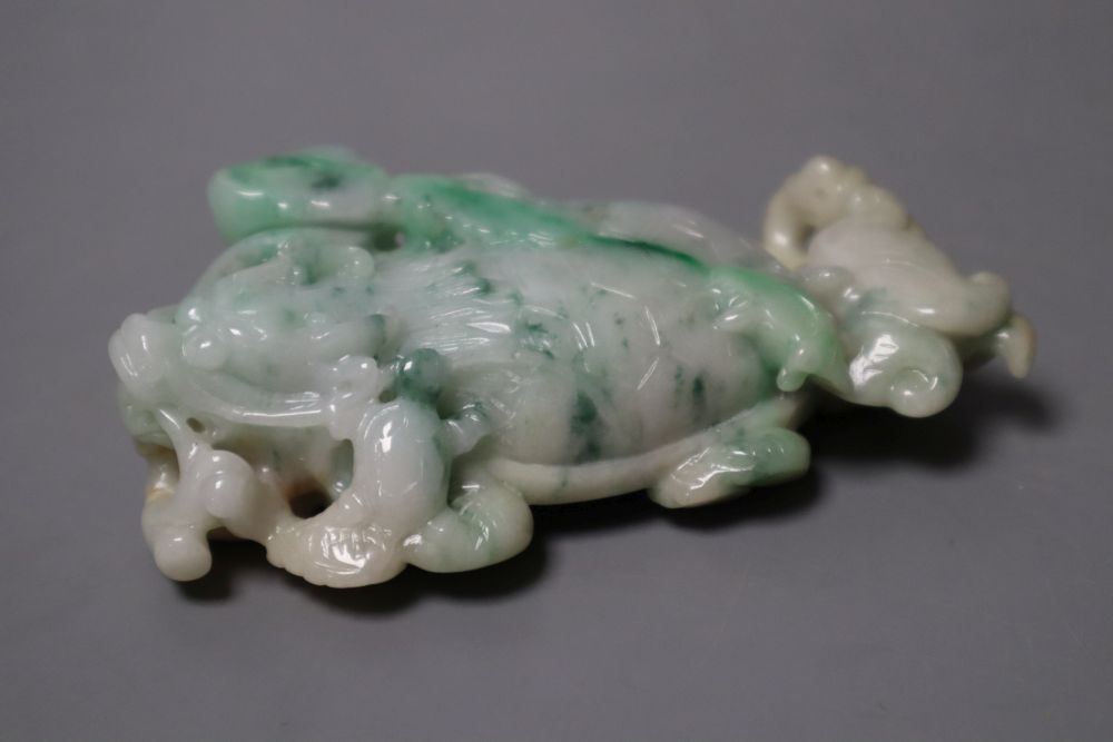 A Chinese jadeite carving of a bixi biting lingzhi, 10.4cm